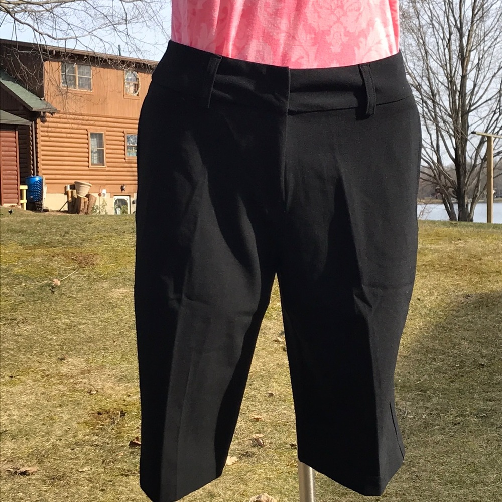 3/$25 💜Bermuda length black shorts.